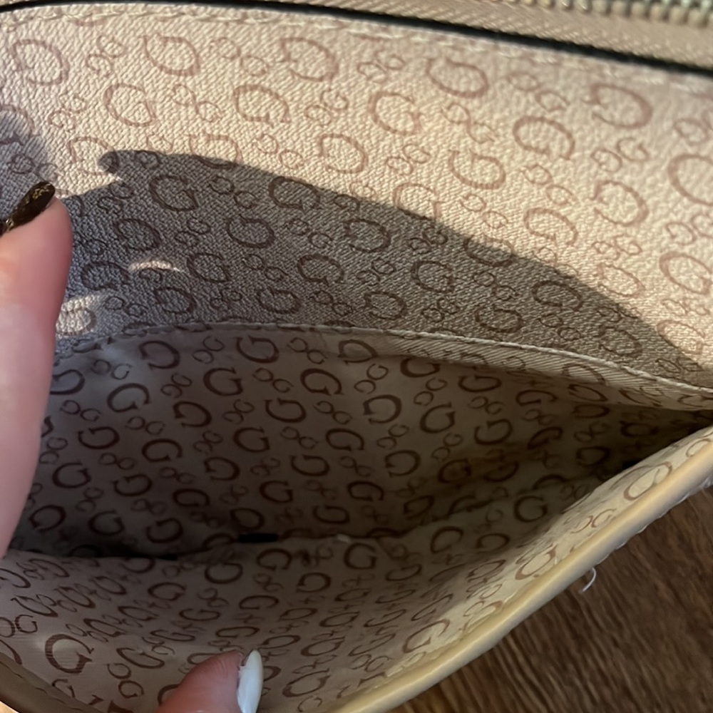 Guess - Picture 4 of 7